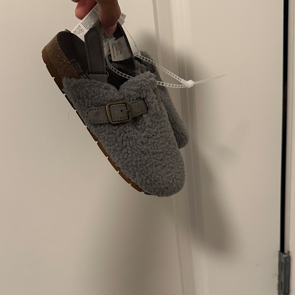 NWT! BABYGAP Charcoal Fleece Buckle Slippers